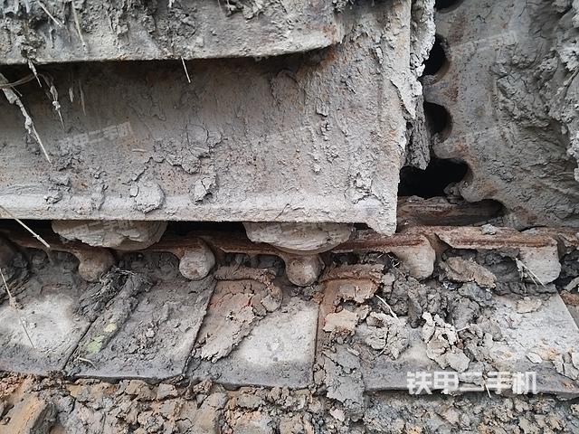 單側(cè)履帶整體(整機(jī)外觀) 單側(cè)履帶整體(整機(jī)外觀)