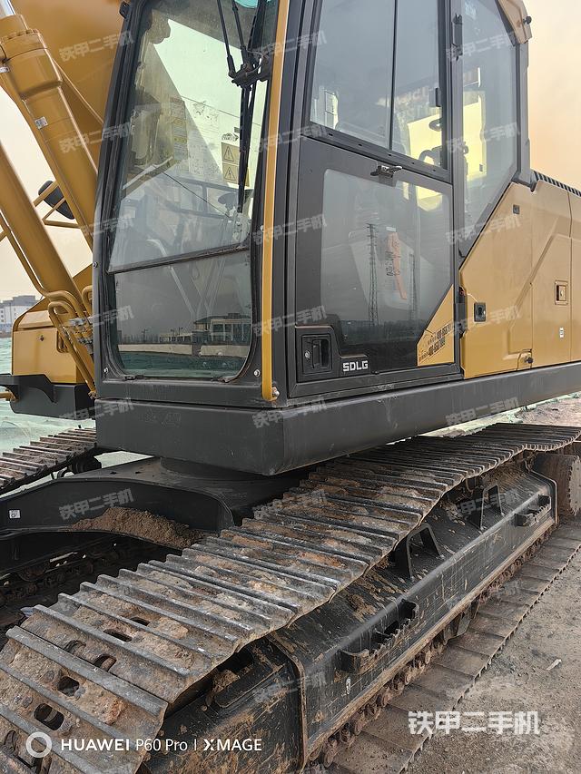 驾驶室顶部（整机外观）