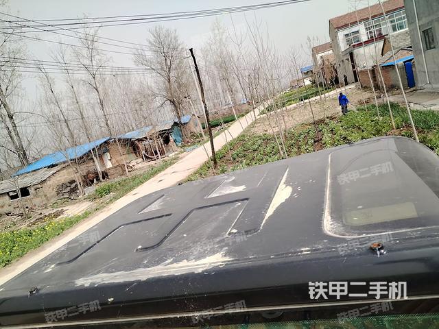 駕駛室頂部(整機(jī)外觀) 駕駛室頂部(整機(jī)外觀)