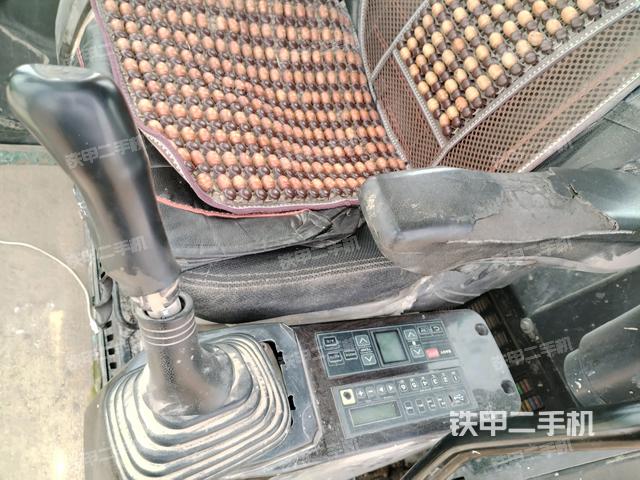 座椅左側(cè)控制臺(tái)/音響/含左手柄（駕駛室部分）