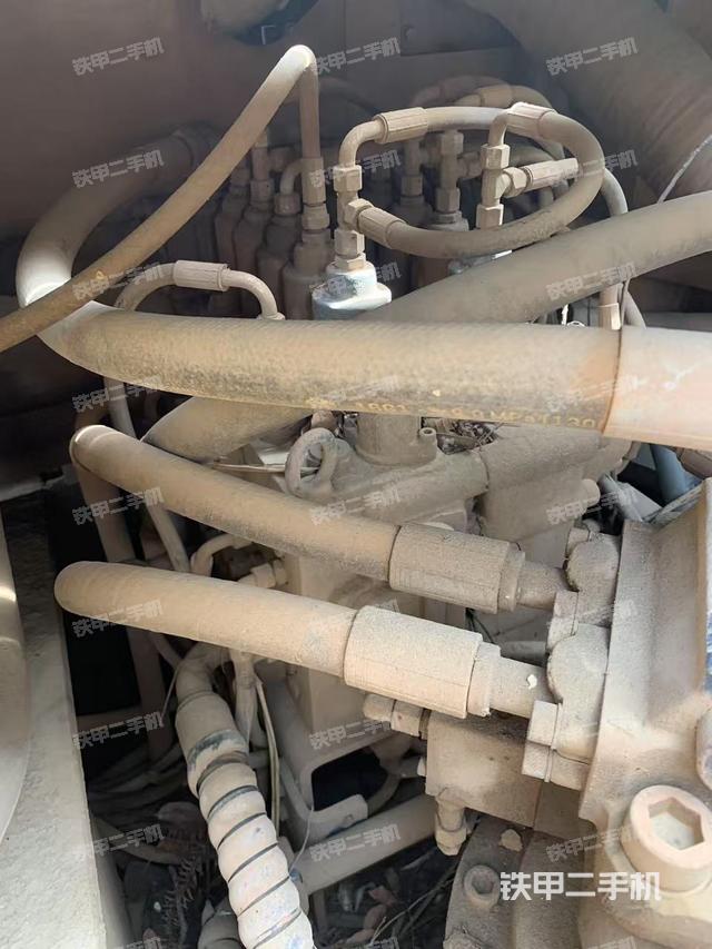 回轉(zhuǎn)馬達(dá)和主控閥(整機(jī)外觀) 回轉(zhuǎn)馬達(dá)和主控閥(整機(jī)外觀)