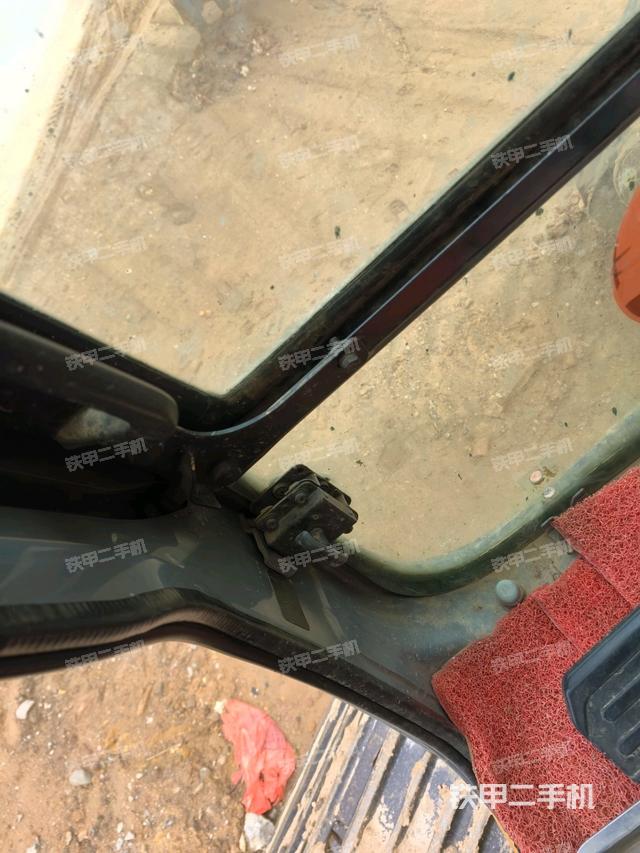 座椅右側(cè)控制臺(tái)/鑰匙門/油門/含右手柄（駕駛室部分）