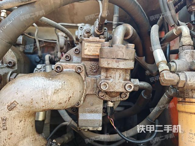 液壓泵艙室正面整體（整機(jī)外觀）