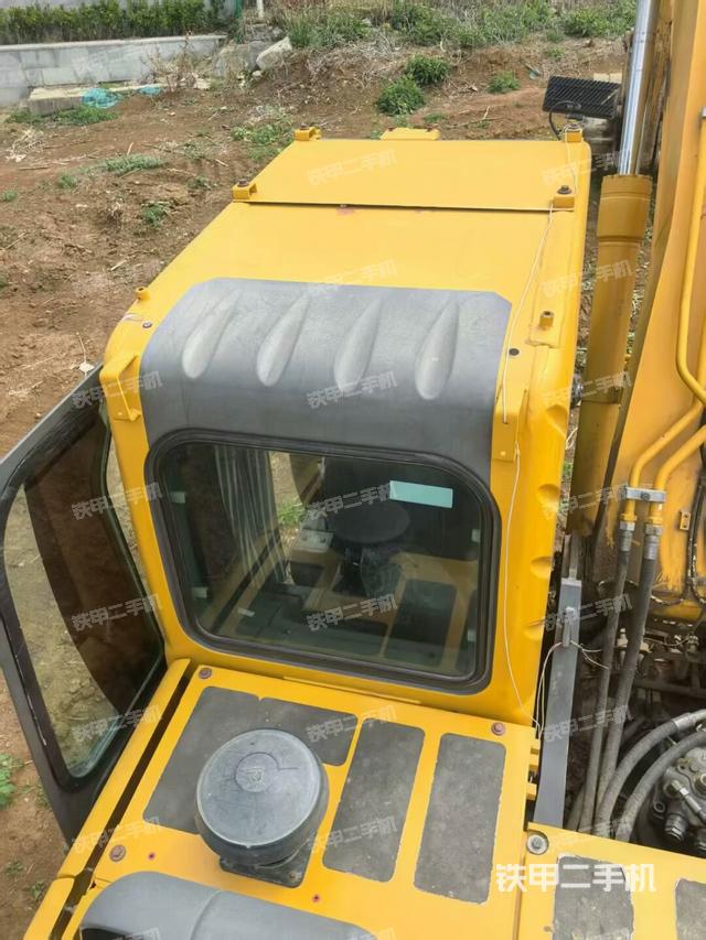 駕駛室頂部（整機外觀）