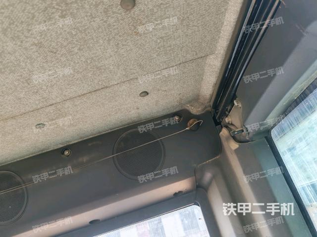 左后方玻璃角標(biāo)（駕駛室部分）