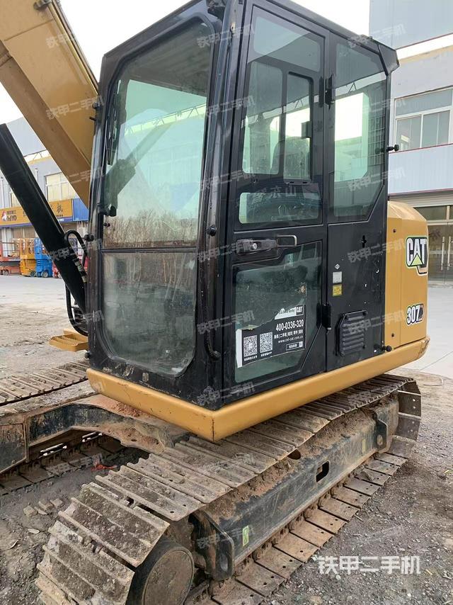 駕駛室頂部(整機(jī)外觀) 駕駛室頂部(整機(jī)外觀)