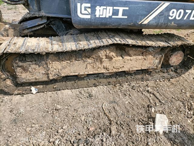 右側(cè)履帶整體?(行走機(jī)構(gòu)) 右側(cè)履帶整體?(行走機(jī)構(gòu))