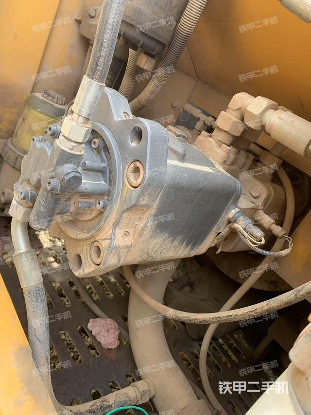 液壓泵艙室正面整體(整機(jī)外觀) 液壓泵艙室正面整體(整機(jī)外觀)