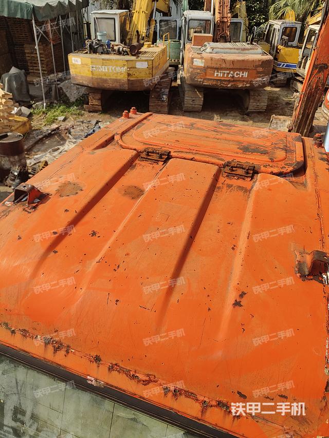 驾驶室顶部（整机外观）