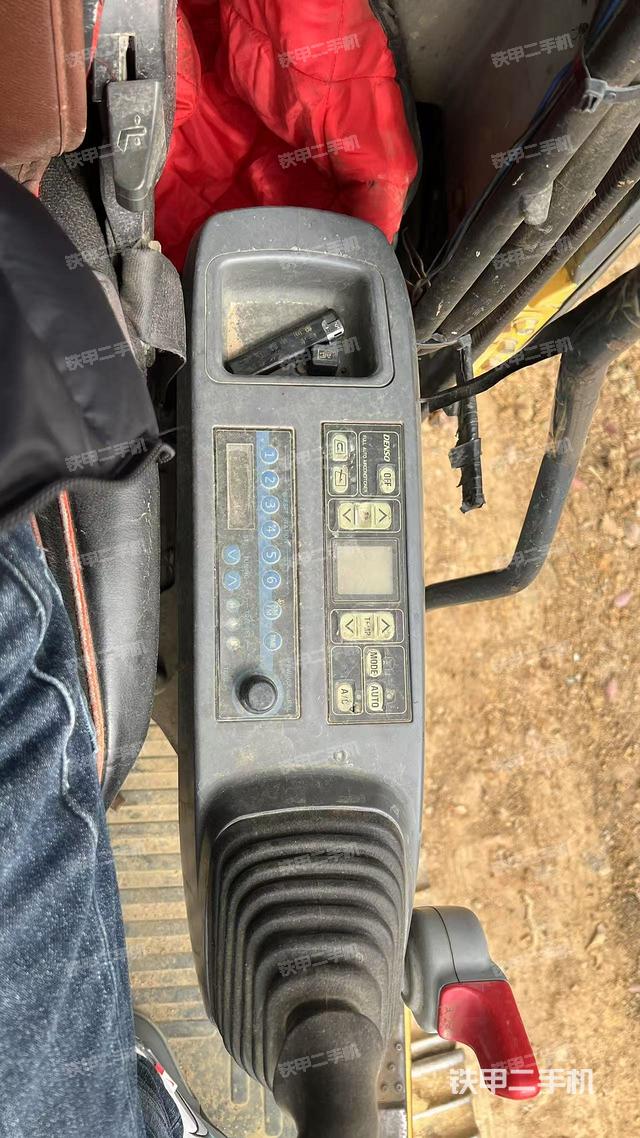 座椅左側控制臺/音響/含左手柄（駕駛室部分）