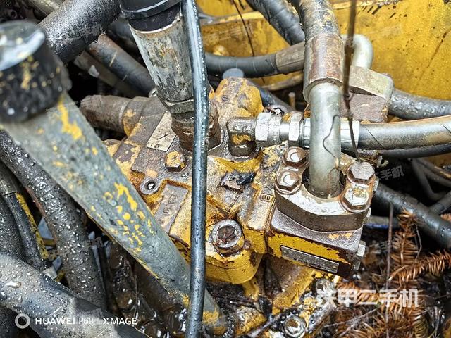 回轉(zhuǎn)馬達和主控閥（整機外觀）