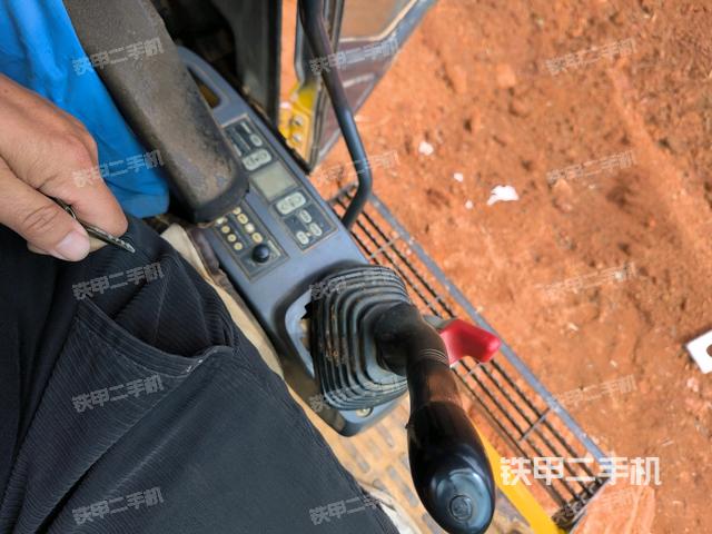 后窗玻璃角标(驾驶室部分) 后窗玻璃角标(驾驶室部分)