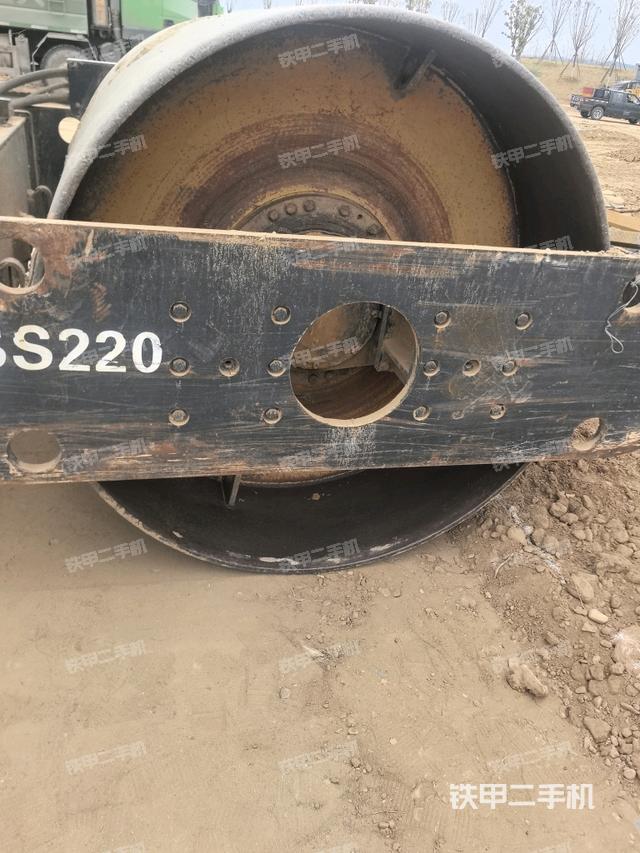 前車架正左側(cè)（壓路機(jī)前后車架）