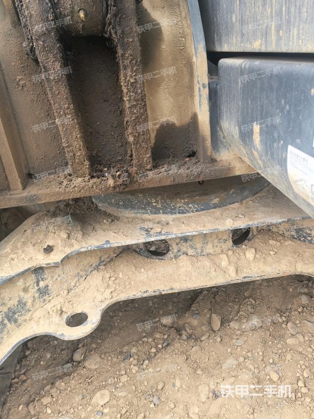 轉(zhuǎn)盤和下車架正前(工作和回轉(zhuǎn)裝置) 轉(zhuǎn)盤和下車架正前(工作和回轉(zhuǎn)裝置)