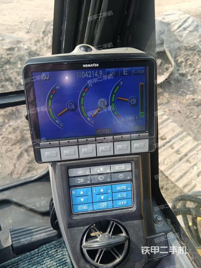 駕駛室整體(整機(jī)外觀) 駕駛室整體(整機(jī)外觀)