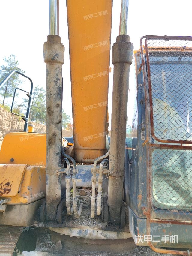 大臂油缸整體?豎拍（工作和回轉(zhuǎn)裝置）