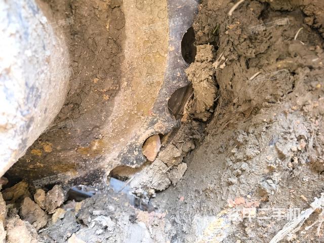 左驅(qū)動(dòng)輪（行走機(jī)構(gòu)）