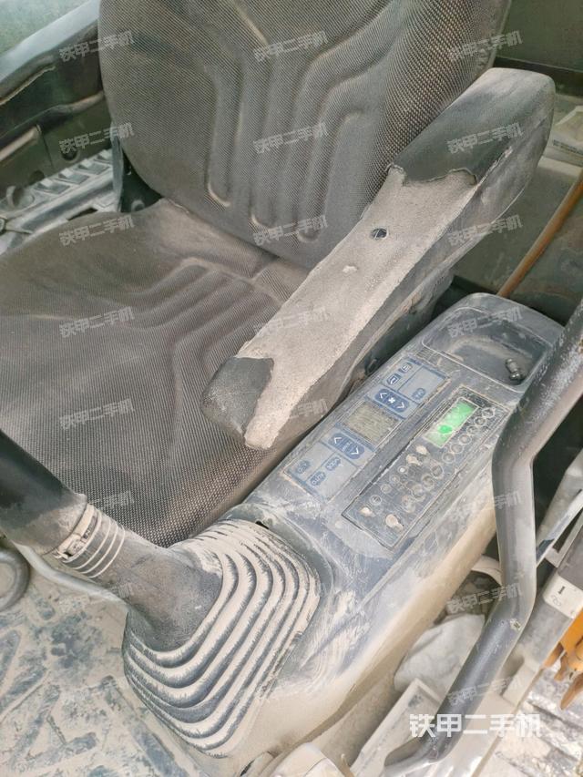 座椅左側(cè)控制臺(tái)/音響/含左手柄(駕駛室部分) 座椅左側(cè)控制臺(tái)/音響/含左手柄(駕駛室部分)