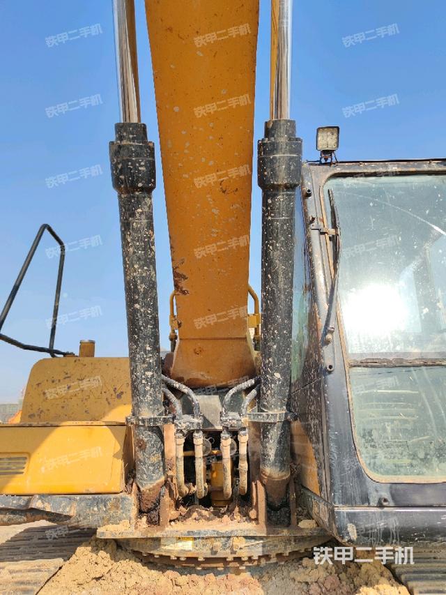 大臂油缸整體?豎拍（工作和回轉(zhuǎn)裝置）