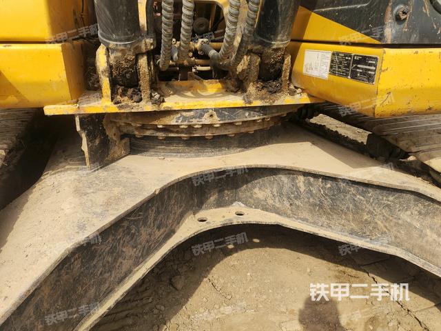 轉(zhuǎn)盤和下車架正前(工作和回轉(zhuǎn)裝置) 轉(zhuǎn)盤和下車架正前(工作和回轉(zhuǎn)裝置)