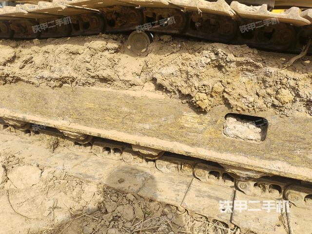 右側(cè)履帶整體?(行走機(jī)構(gòu)) 右側(cè)履帶整體?(行走機(jī)構(gòu))