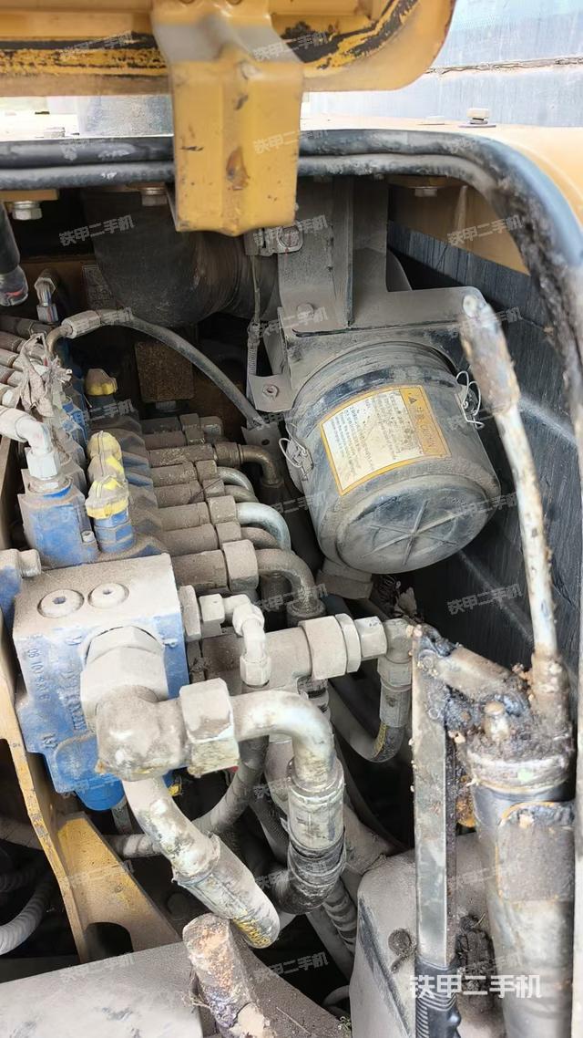 回轉(zhuǎn)馬達和主控閥（整機外觀）