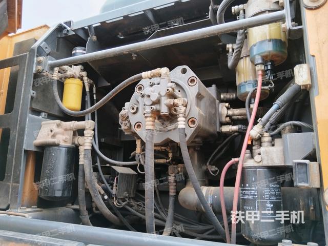 液壓泵艙室正面整體（整機(jī)外觀）