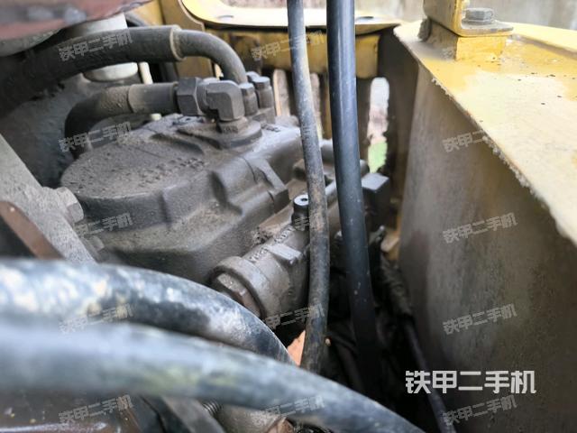 液壓泵艙室正面整體(整機外觀) 液壓泵艙室正面整體(整機外觀)