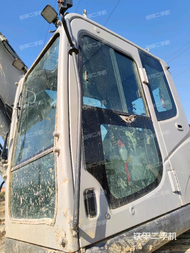 驾驶室左前45度(驾驶室部分) 驾驶室左前45度(驾驶室部分)