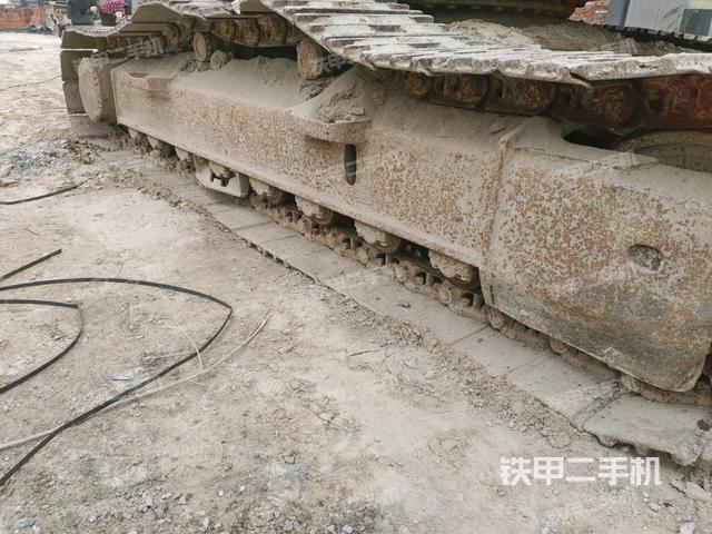 左側(cè)履帶整體?(行走機(jī)構(gòu)) 左側(cè)履帶整體?(行走機(jī)構(gòu))