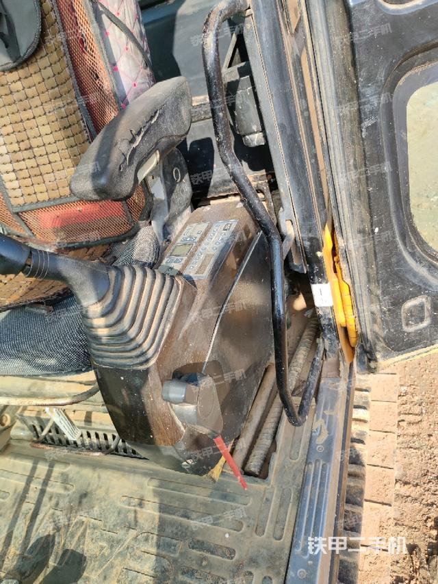 座椅左側(cè)控制臺(tái)/音響/含左手柄（駕駛室部分）