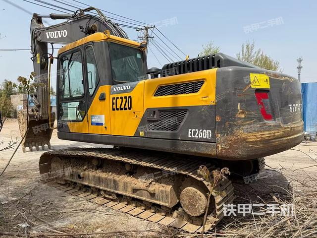 駕駛室整體(整機(jī)外觀) 駕駛室整體(整機(jī)外觀)