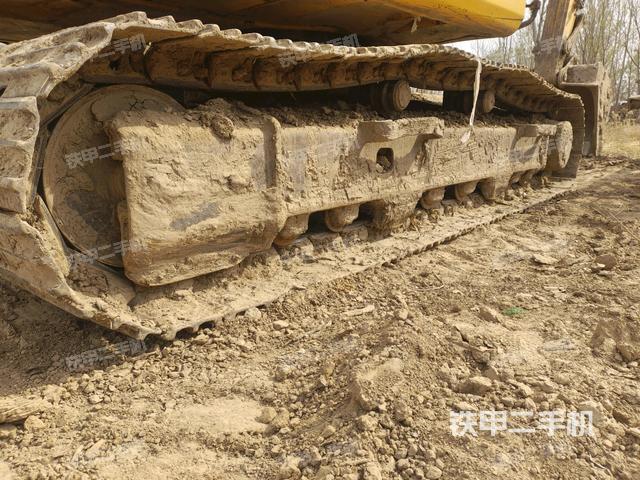 右側(cè)履帶整體(行走機構(gòu)) 右側(cè)履帶整體(行走機構(gòu))