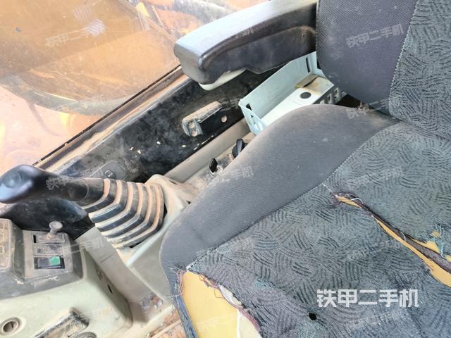 駕駛室左前45度(駕駛室部分) 駕駛室左前45度(駕駛室部分)