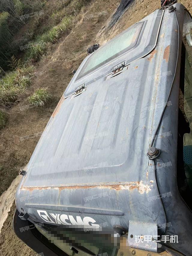 駕駛室頂部(整機(jī)外觀) 駕駛室頂部(整機(jī)外觀)