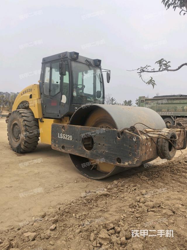 右前45°（壓路機(jī)整機(jī)外觀）