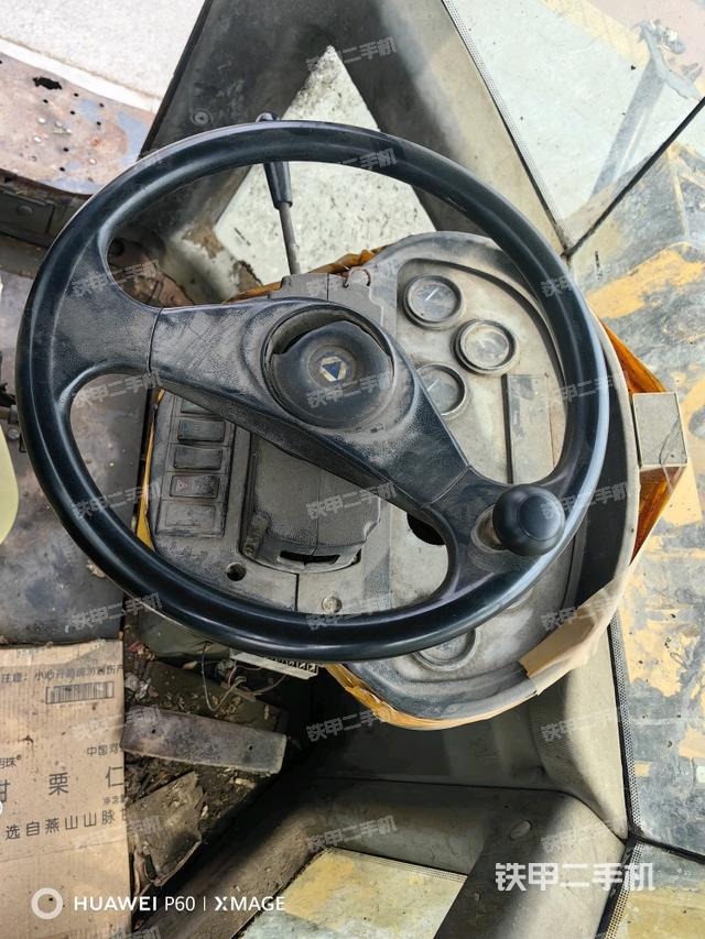 駕駛室操作臺(整機(jī)外觀及大件) 駕駛室操作臺(整機(jī)外觀及大件)