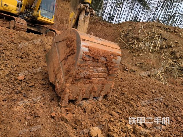 大臂背部俯视(工作和回转装置) 大臂背部俯视(工作和回转装置)