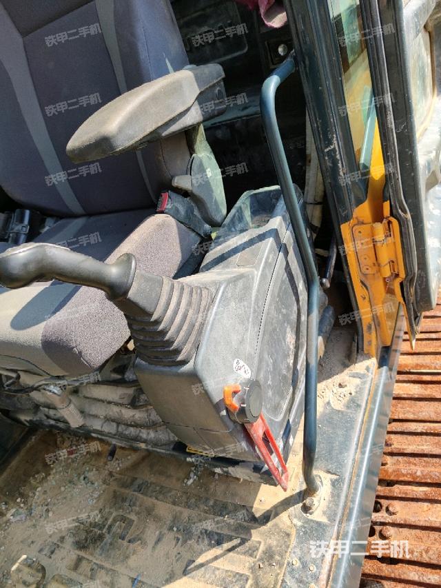 座椅左側(cè)控制臺(tái)/音響/含左手柄（駕駛室部分）