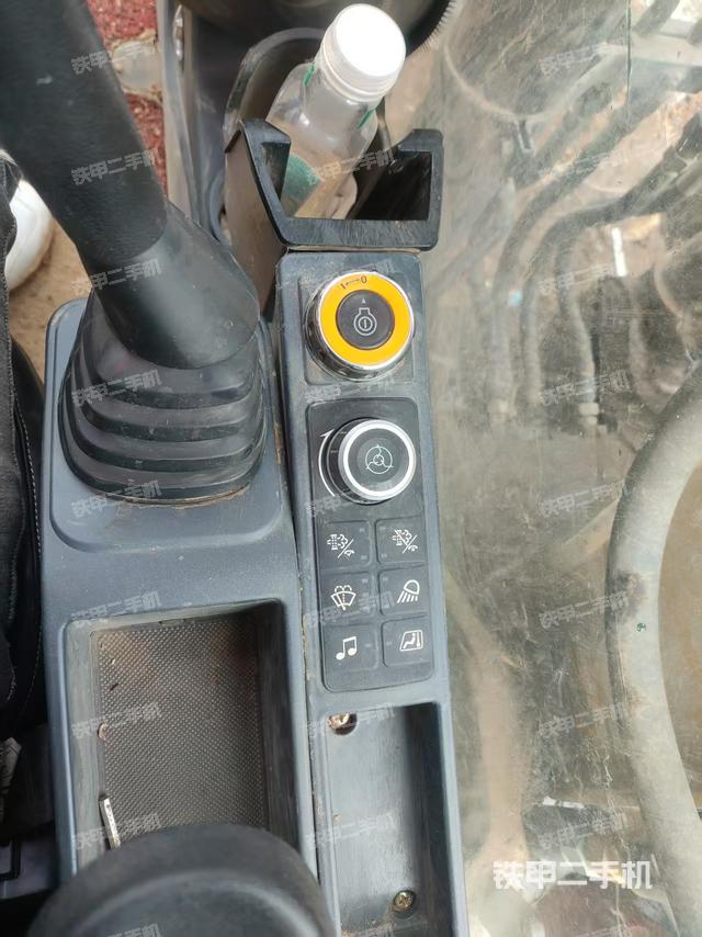 驾驶室顶部（整机外观）