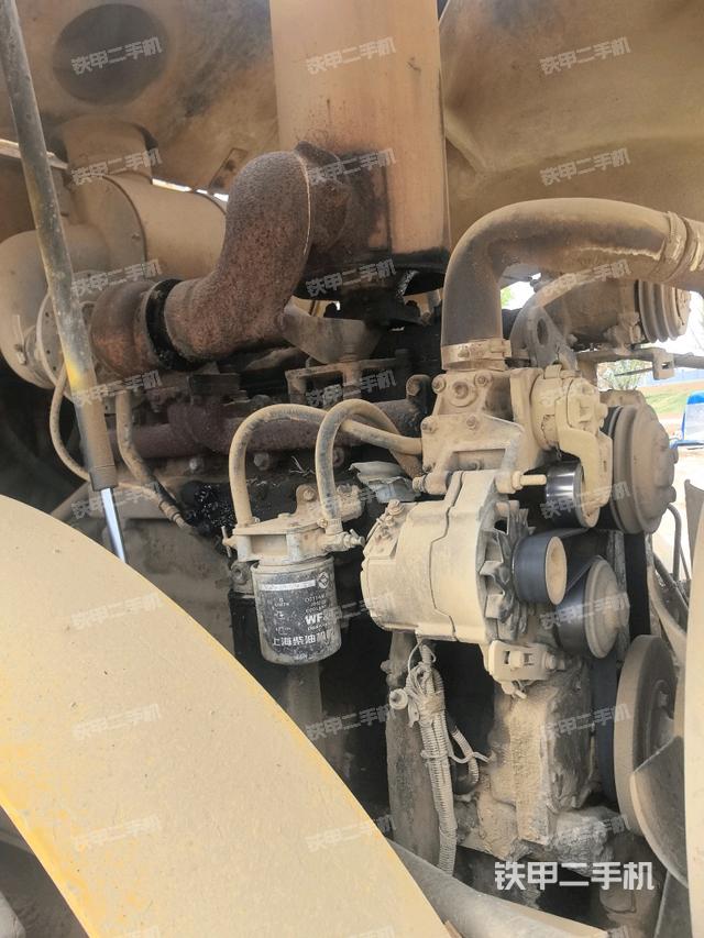 發(fā)動機(jī)艙全景（壓路機(jī)發(fā)動機(jī)艙）