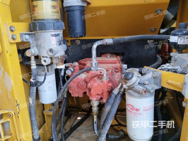 液壓泵艙室正面整體(整機(jī)外觀) 液壓泵艙室正面整體(整機(jī)外觀)