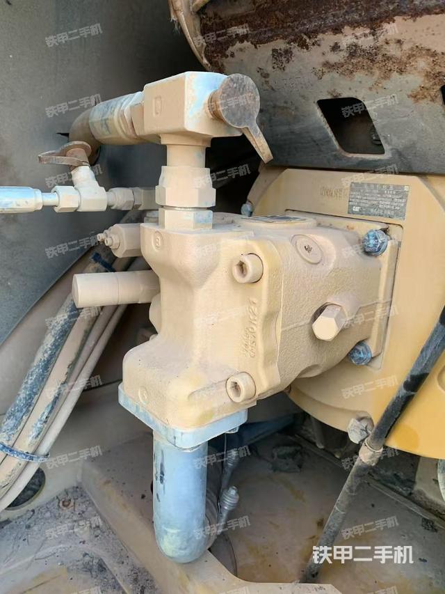 液壓泵艙室正面整體(整機(jī)外觀) 液壓泵艙室正面整體(整機(jī)外觀)