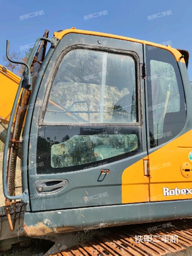 駕駛室正側(cè)（駕駛室部分）