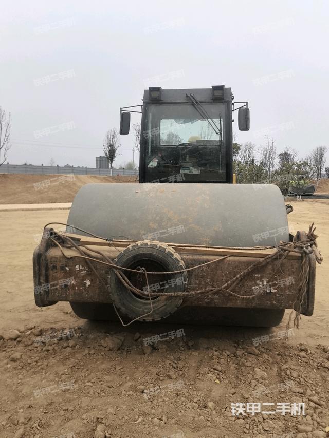 正前（壓路機(jī)整機(jī)外觀）