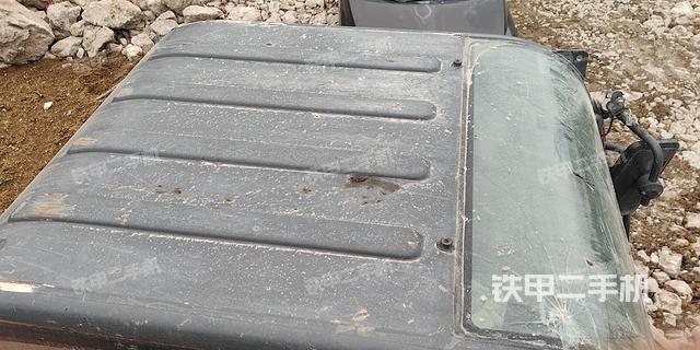 駕駛室頂部(整機外觀) 駕駛室頂部(整機外觀)