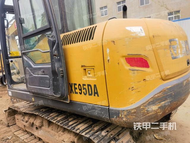 駕駛室頂部（整機外觀）