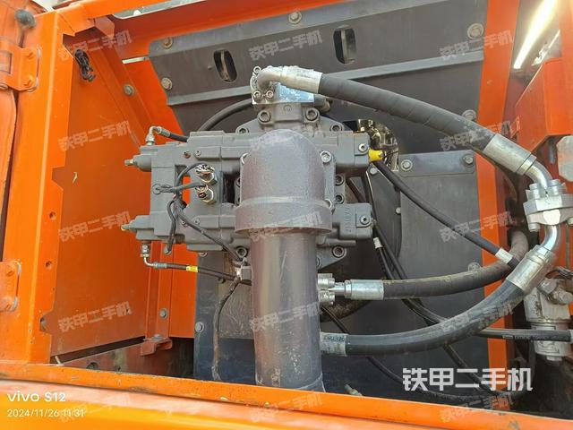 液壓泵艙室正面整體(整機(jī)外觀) 液壓泵艙室正面整體(整機(jī)外觀)