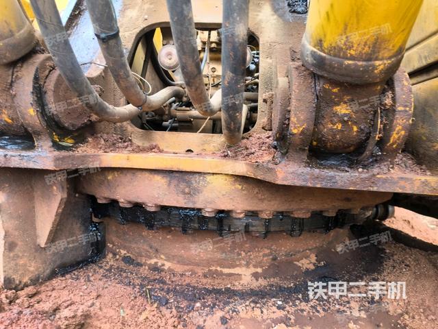 大臂根部 斜视(工作和回转装置) 大臂根部 斜视(工作和回转装置)