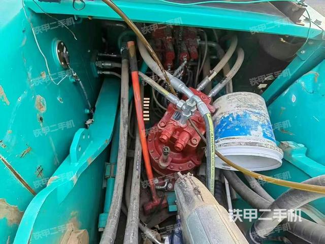 回轉(zhuǎn)馬達(dá)和主控閥（整機(jī)外觀）